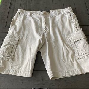 Izod‎ Cream Cargo Shorts Classic Style